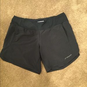 Brooks 7” chaser shorts, L